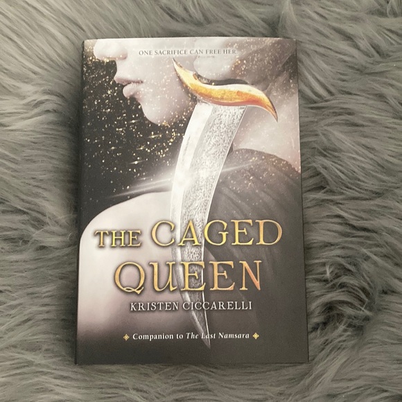 📚3/$25 Books The Caged Queen - Picture 1 of 1